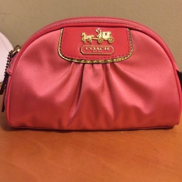 6.99 SHIPPING - HOT🎉🔥 Authentic Coral Coach Travel/Cosmetic Pouch - Picture 1 of 4